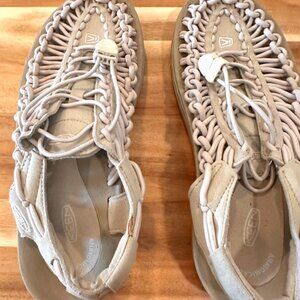 KEEN Uneek White/Grey Mesh Cord Anatomical Foot Bed Water Shoes